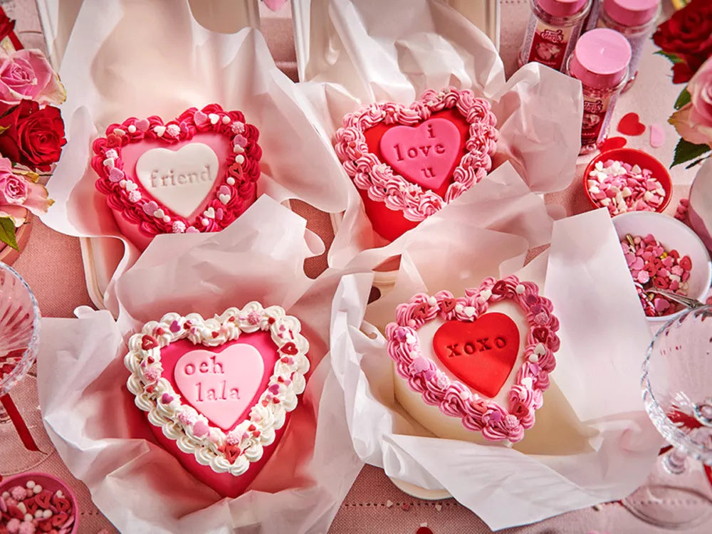 Bento cakes sur une table
